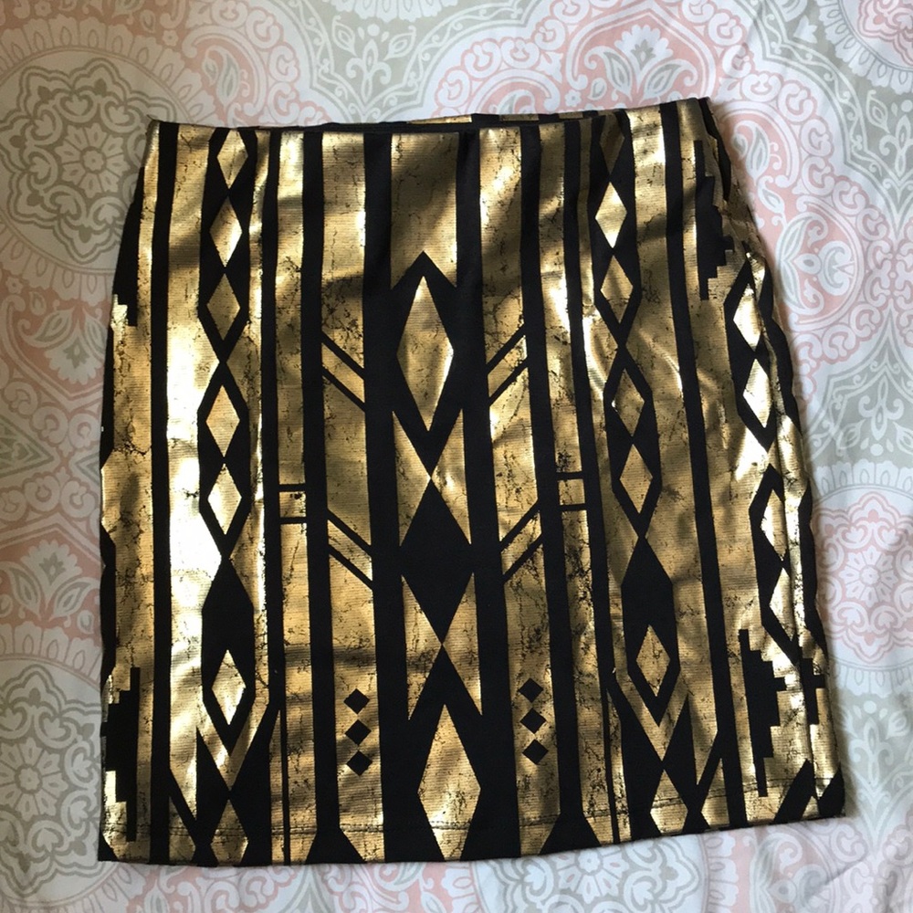 Forever 21 Gold and Black Aztec mini skirt 😍 - Picture 1 of 5